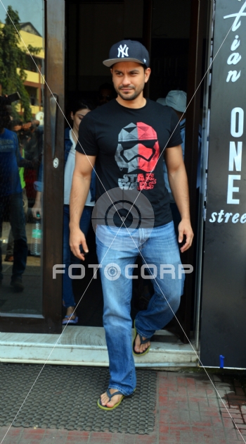 Fotocorp Kunal Khemu Soha Ali Khan Kunal Khemu Spotted At Bandra